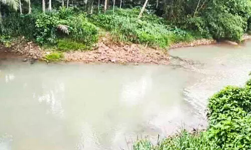 ജ​ല​നി​ധി, കു​ടി​വെ​ള്ള​ പ​ദ്ധ​തി​ക​ൾ മലിനമായി; മലിനജലം മീനച്ചിലാറ്റിലേക്ക് ഒഴുക്കുന്നതായി പരാതി