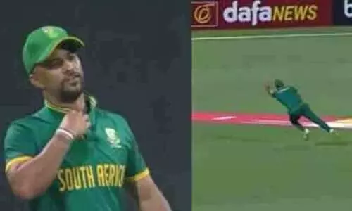 ഇത് ഡുമിനിയല്ലേ..; ദക്ഷിണാഫ്രിക്കക്ക് വേണ്ടി കളത്തിലിറങ്ങി കോച്ച്