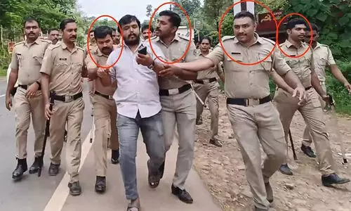 policemen attacked Deshabhimani Reporter