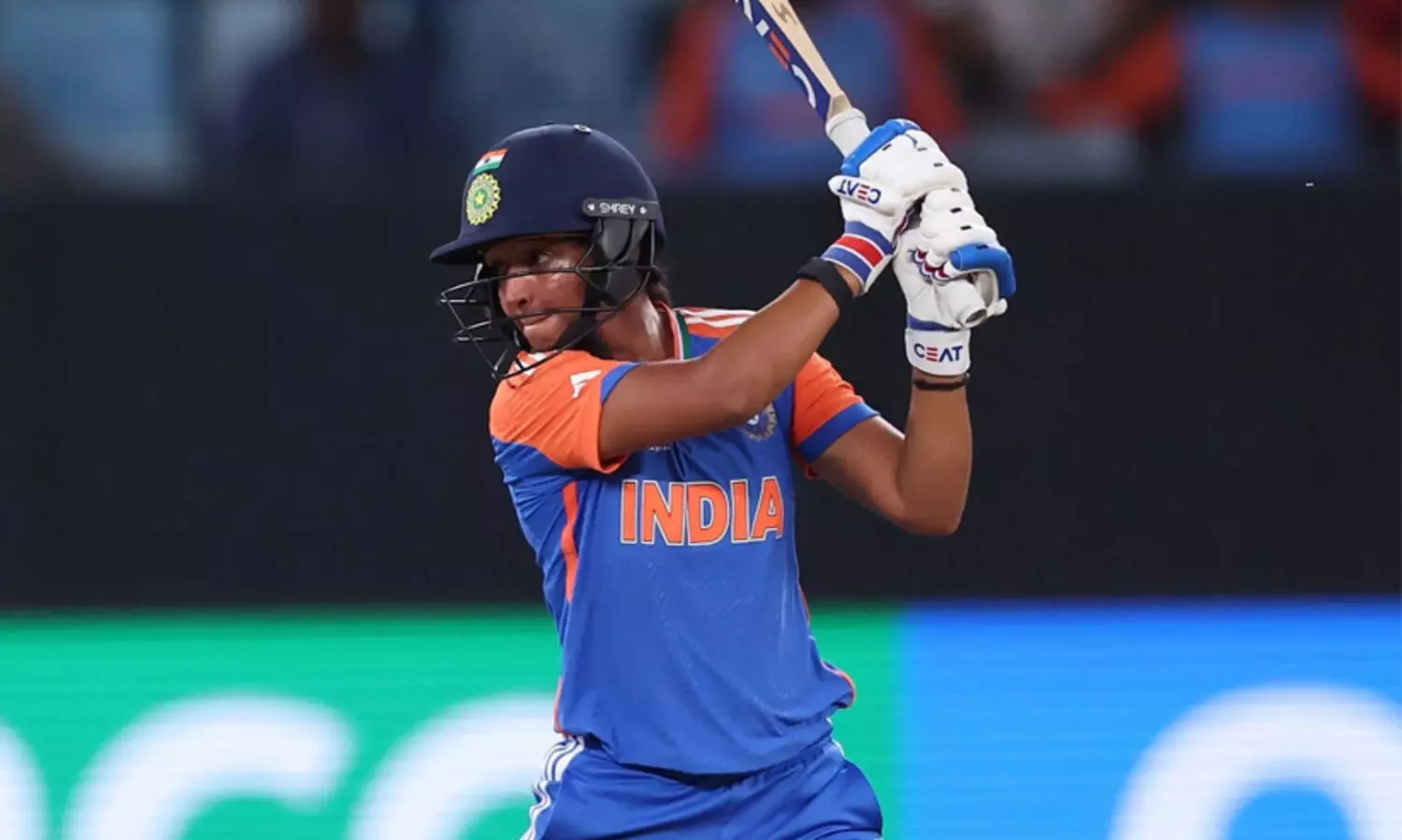 ഹർമൻപ്രീതിനും സ്മൃതിക്കും അർധസെഞ്ച്വറി; ട്വന്റി 20 വനിത ലോകകപ്പിൽ ശ്രീലങ്കക്കെതിരെ ഇന്ത്യക്ക് മികച്ച സ്കോർ
