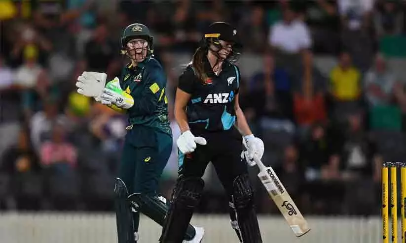 കിവീസിനെ വേട്ടയാടി കങ്കാരു വനിതകൾ കിവീസിനെ വേട്ടയാടി കങ്കാരു വനിതകൾ