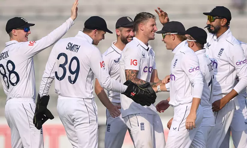 അടിച്ചൊതുക്കി, എറിഞ്ഞിട്ടു; പാകിസ്താൻ അവിശ്വസനീയ തോൽവിയിലേക്ക് അടിച്ചൊതുക്കി, എറിഞ്ഞിട്ടു; പാകിസ്താൻ അവിശ്വസനീയ തോൽവിയിലേക്ക്