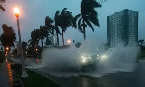 മധ്യ ഫ്ലോറിഡയിൽ ചുഴറ്റിയടിച്ച് ‘മിൽട്ടൺ’;   വീടുകൾക്ക് നാശം, വ്യാപകമായി വൈദ്യുതി നിലച്ചു