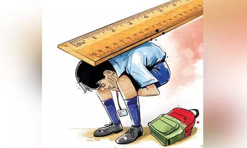 വിദ്യാർഥിനിയെ സാങ്കൽപ്പിക കസേരയിലിരുത്തി അധ്യാപിക; അന്വേഷണം പ്രഖ്യാപിച്ച് മന്ത്രി