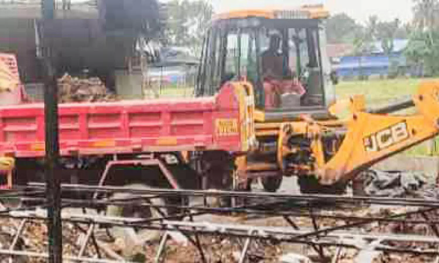 വയൽ നികത്തി നിർമിച്ച ഹോട്ടൽ പൊളിച്ചുനീക്കി