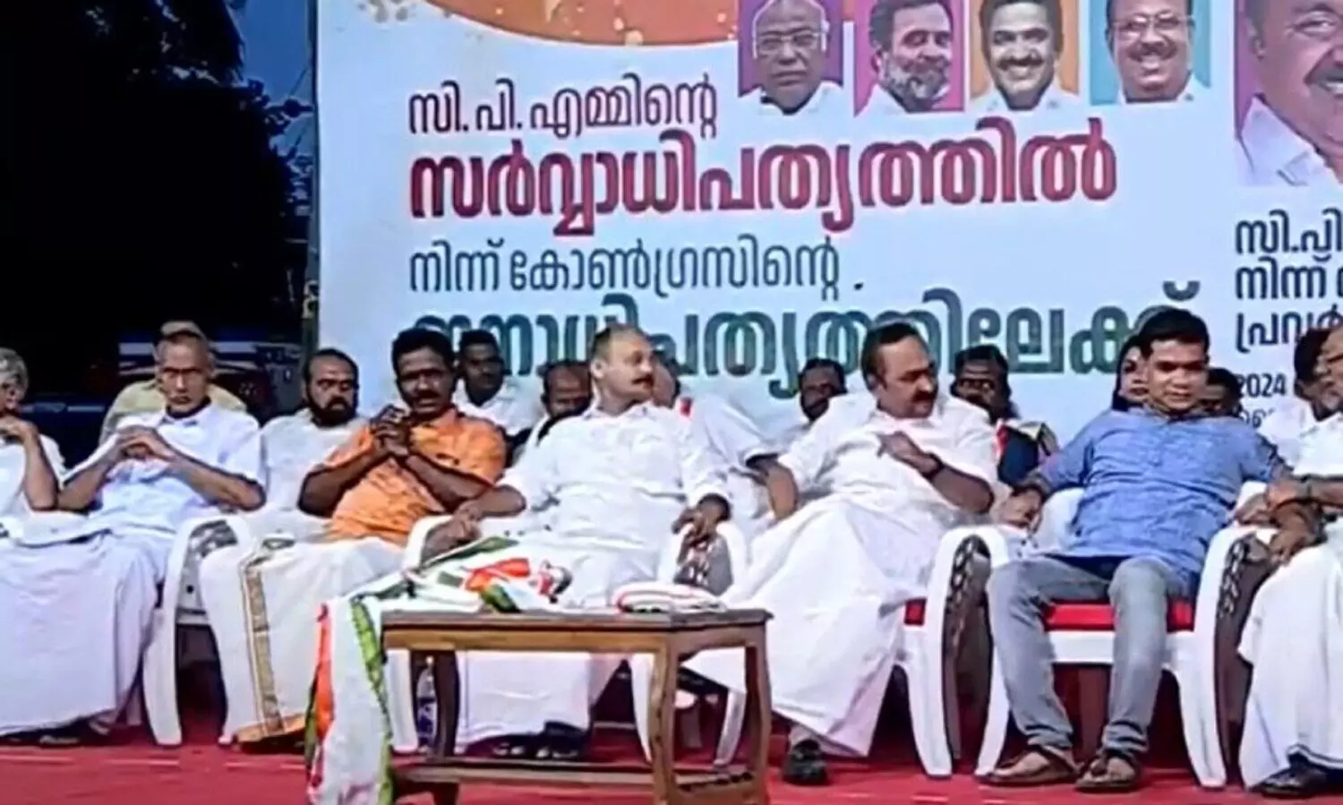 ഉദയംപേരൂരിൽ 73 പേർ സി.പി.എം വിട്ട് കോൺഗ്രസിൽ ചേർന്നു; പാർട്ടി ശിഥിലീകരണത്തിന്‍റെ പാതയിലെന്ന് വി.ഡി. സതീശൻ