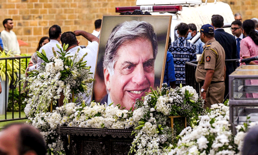 രത്തൻ തിളങ്ങുന്ന രത്നം രത്തൻ തിളങ്ങുന്ന രത്നം