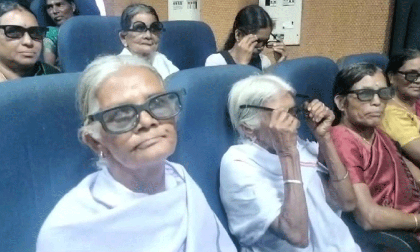 കടൽ കണ്ടിട്ടില്ലെന്ന് വയോജനങ്ങൾ; ആഗ്രഹം നിറവേറ്റി വാർഡ് അംഗം കടൽ കണ്ടിട്ടില്ലെന്ന് വയോജനങ്ങൾ; ആഗ്രഹം നിറവേറ്റി വാർഡ് അംഗം