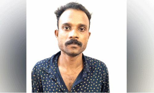 വീട്ടമ്മയെ വെട്ടിക്കൊലപ്പെടുത്താൻ ശ്രമിച്ച കേസിൽ പ്രതി അറസ്റ്റിൽ വീട്ടമ്മയെ വെട്ടിക്കൊലപ്പെടുത്താൻ ശ്രമിച്ച കേസിൽ പ്രതി അറസ്റ്റിൽ