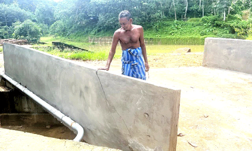 പുതിയ പാലത്തിന്‍റെ സംരക്ഷണഭിത്തിയിൽ വിള്ളൽ