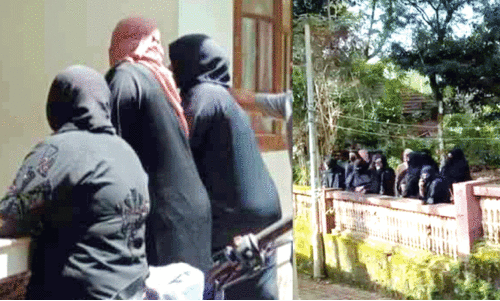 പലിശയില്ലാതെ സ്വർണ വായ്പ; തട്ടിയത് 100 കോടിയോളം വിലവരുന്ന സ്വർണാഭരണങ്ങൾ