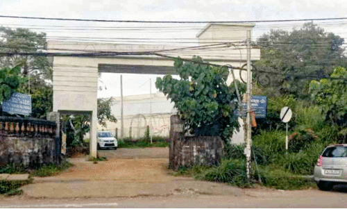 കു​ന്നം​കു​ളം ഗ​വ. ബോ​യ്സ് സ്കൂ​ൾ ചു​റ്റു​മ​തി​ൽ നി​ർ​മാ​ണം വൈ​കു​ന്നു