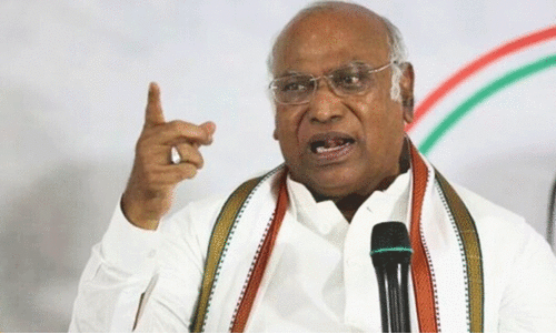 ബി.ജെ.പി തീവ്രവാദികളുടെ പാർട്ടിയാണെന്ന് മല്ലികാർജുൻ ഖാർഗെ ബി.ജെ.പി തീവ്രവാദികളുടെ പാർട്ടിയാണെന്ന് മല്ലികാർജുൻ ഖാർഗെ