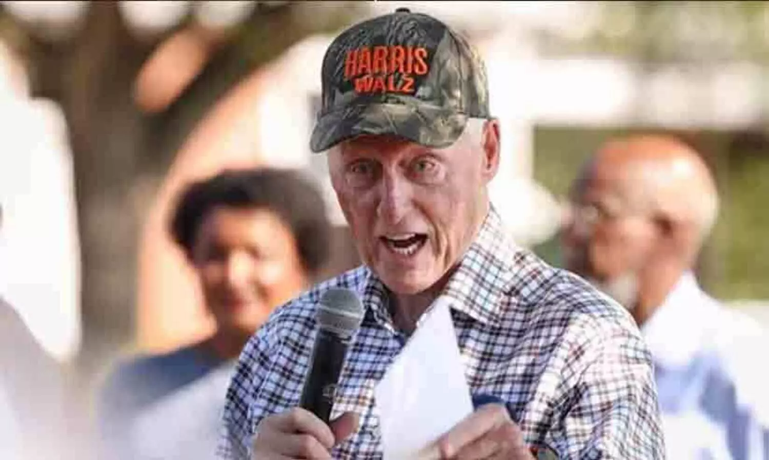 ബിൽ ക്ലിന്റണെ തിരിച്ചറിയാൻ കഴിയാതെ മക്ഡൊണാൾഡ് ജീവനക്കാരി; തീർത്തും അപ്രസക്തനായ ഒരാളെന്ന് നെറ്റിസൺസ്