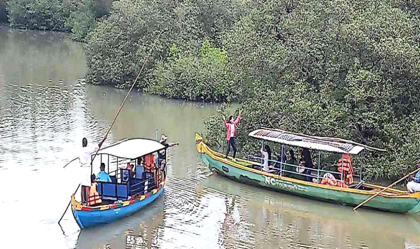 സുരക്ഷ ഉത്തരവിന് പുല്ലുവില ഈ യാത്ര അപകടകരം