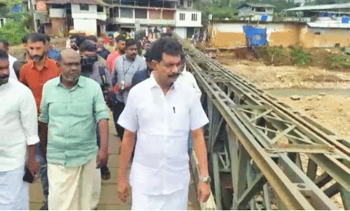 ഐ.​പി.​എ​സു​കാ​രെ ആ​ർ.​എ​സ്.​എ​സു​കാ​രാ​ക്കു​ന്ന പ​രി​​ശീ​ല​ന​കേ​ന്ദ്ര​മാ​ക്കി കേ​ര​ള​ത്തെ മാ​റ്റി -പി.​വി.​അ​ൻ​വ​ർ