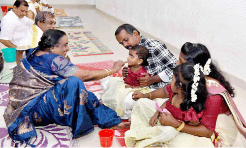 കുഞ്ചന്റെ മണ്ണിൽ അക്ഷരപുണ്യം നുകർന്ന് കുരുന്നുകൾ