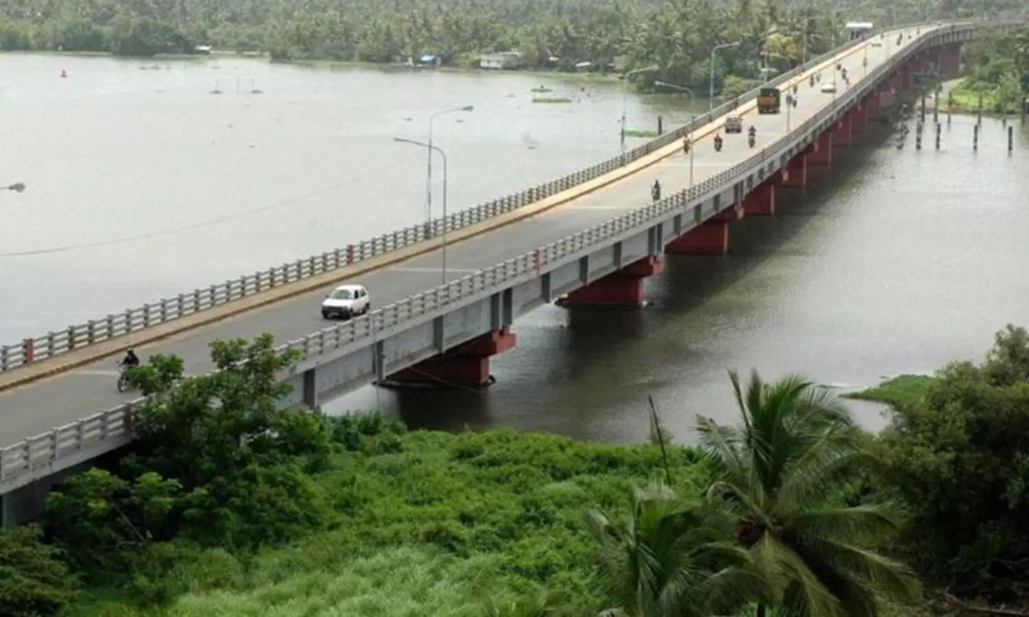 കു​ണ്ട​ന്നൂ​ർ-​തേ​വ​ര പാ​ലം ഒ​രു​മാ​സ​ത്തേ​ക്ക് അ​ട​ച്ചു; കൊച്ചിയിൽ ഗതാഗതകുരുക്ക് രൂക്ഷമായേക്കും