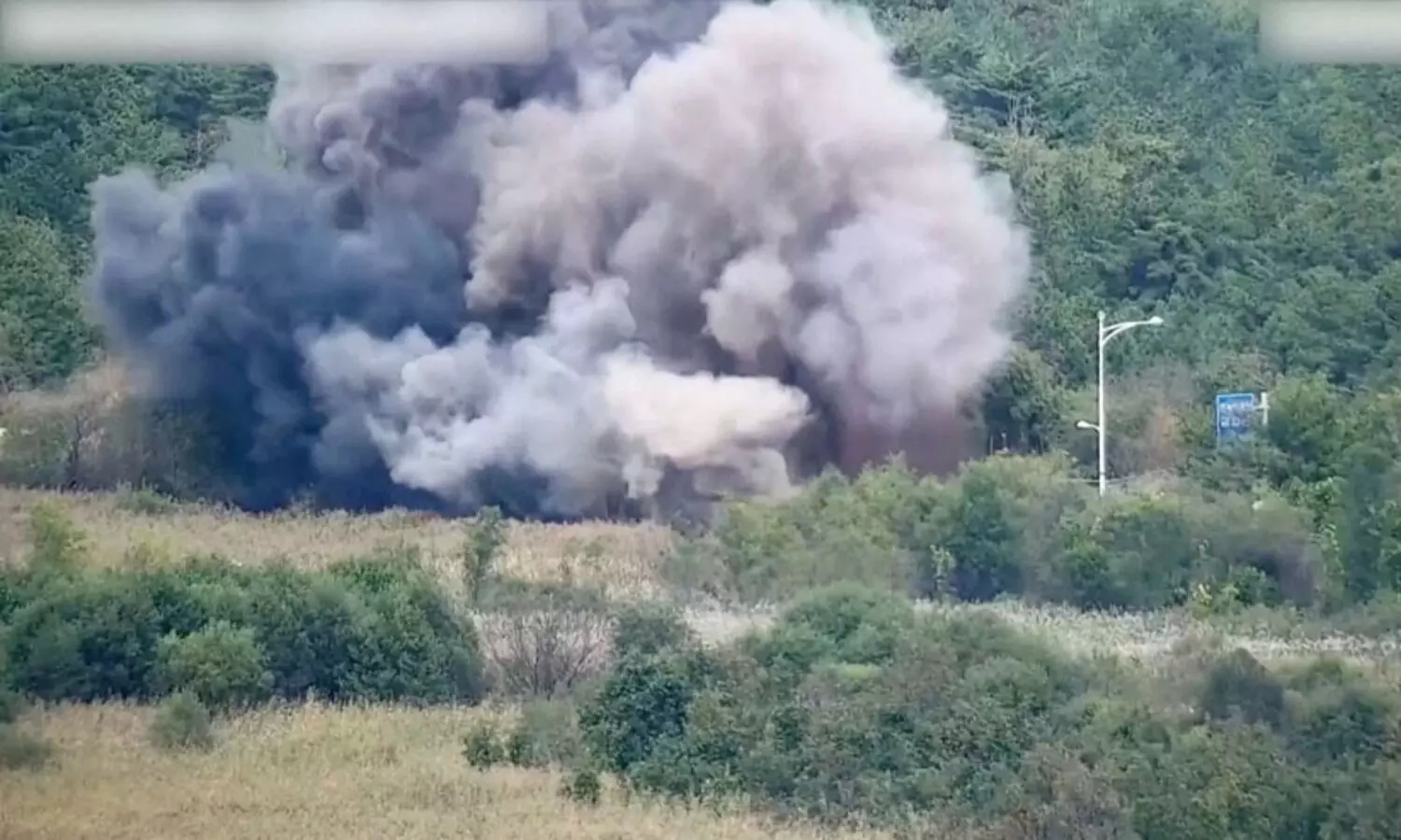 അതിർത്തികൾ വീണ്ടും പുകയുന്നു; ഉത്തരകൊറിയ അതിർത്തി റോഡ് സ്ഫോടനത്തിൽ തകർത്തതായി ദക്ഷിണ കൊറിയ