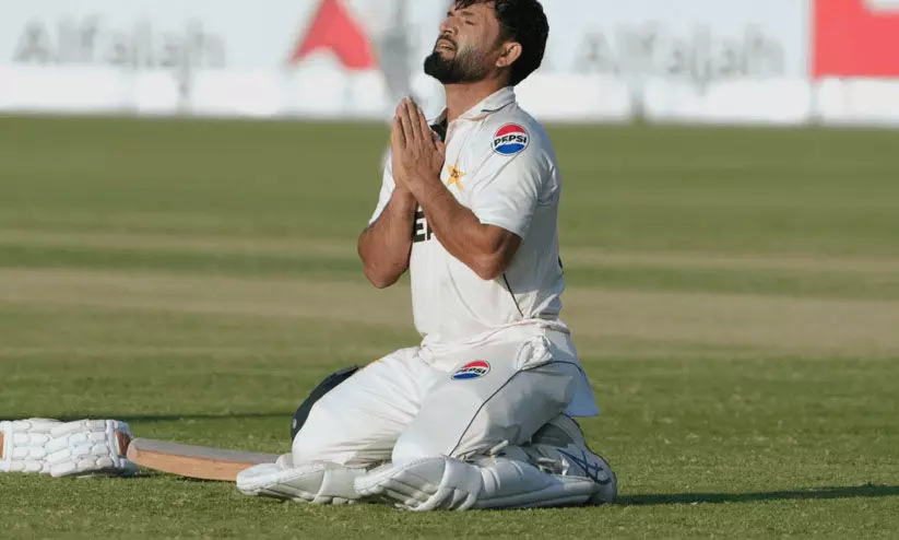 അരങ്ങേറ്റം ഗംഭീരമാക്കി കമ്രാൻ ഗുലാം; ബാബറിന്റെ പകരക്കാരനായെത്തി അവിസ്മരണീയ നേട്ടം... അരങ്ങേറ്റം ഗംഭീരമാക്കി കമ്രാൻ ഗുലാം; ബാബറിന്റെ പകരക്കാരനായെത്തി അവിസ്മരണീയ നേട്ടം...