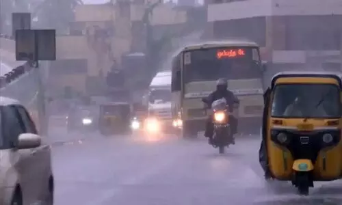 വടക്കൻ തമിഴ്നാട്ടിൽ കനത്ത മഴ; ചെന്നൈയിൽ വെള്ളക്കെട്ട്, വിദ്യാഭ്യാസ സ്ഥാപനങ്ങൾക്ക് അവധി