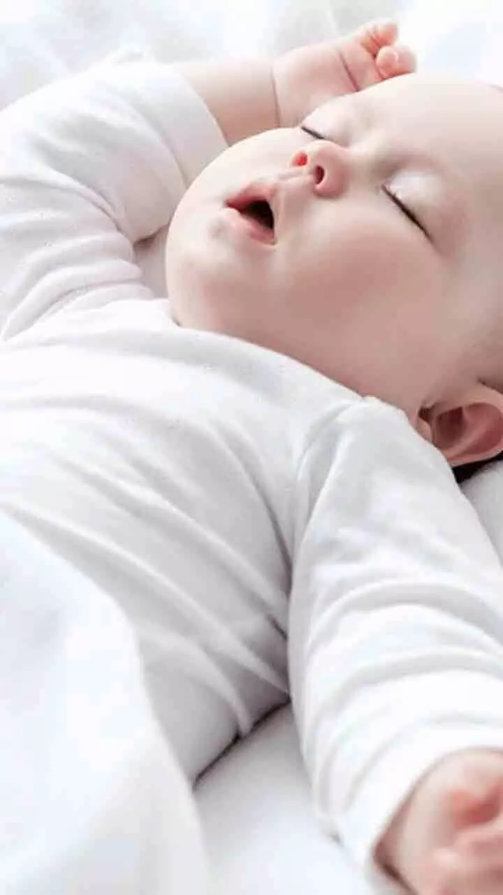 ‘കുഞ്ഞുങ്ങൾ കൈ വായിലിടുന്നത്​ കാണുമ്പോൾ എടുത്തുമാറ്റാൻ ശ്രമിക്കരുത്​. വിശക്കുന്നത്​ കൊണ്ടാകില്ല ആ ശീലം.   അതിന് കാരണമുണ്ട്...’