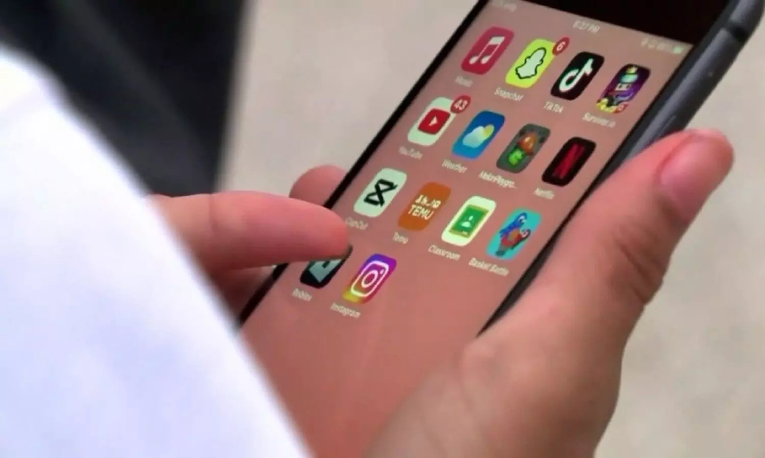 ‘സ്മാർട്ട്ഫോണുകളിൽ ടോയിലറ്റ് സീറ്റിനേക്കാൾ പത്തിരട്ടി ബാക്ടീരിയ സാന്നിധ്യം’; ഗുരുതര പ്രത്യാഘാതമുണ്ടാകുമെന്ന് റിപ്പോർട്ട്