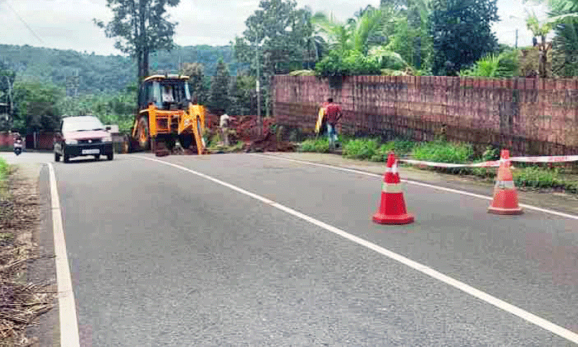 ചായ്യോം-അരയാക്കടവ് റോഡിലെ കുഴി താൽക്കാലികമായി അടച്ചു ചായ്യോം-അരയാക്കടവ് റോഡിലെ കുഴി താൽക്കാലികമായി അടച്ചു