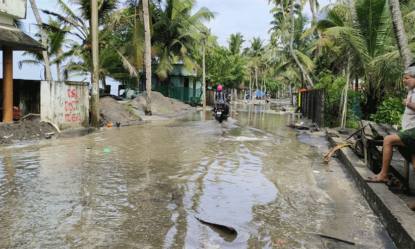 ദുരിതം വിതച്ച് കള്ളക്കടൽ; തീരദേശവാസികൾ പ്രയാസത്തിൽ