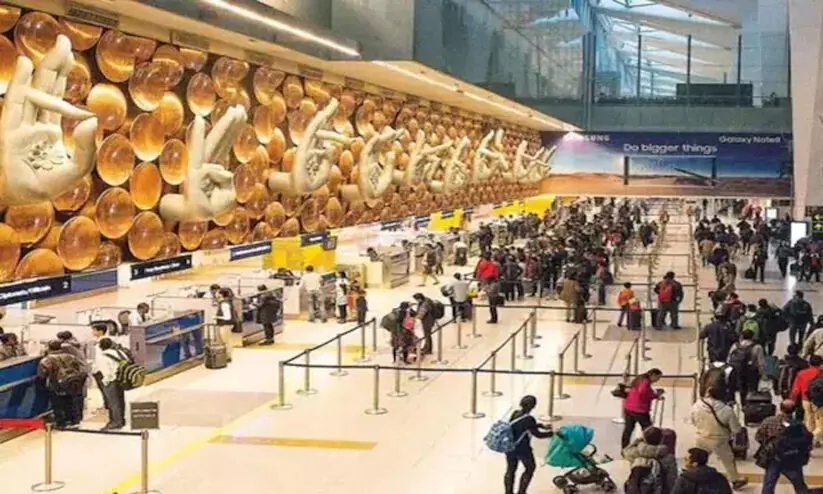 വിമാനങ്ങൾക്ക് നേരെ ഭീഷണി സന്ദേശമയച്ചാൽ യാത്രാവിലക്കിന് നീക്കം വിമാനങ്ങൾക്ക് നേരെ ഭീഷണി സന്ദേശമയച്ചാൽ യാത്രാവിലക്കിന് നീക്കം