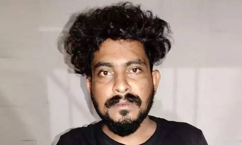 ബാറിൽ യുവാവ് കൊല്ലപ്പെട്ടത് ഗുണ്ട സംഘങ്ങൾ തമ്മിലുള്ള ഏറ്റുമുട്ടലിൽ; മരിച്ചത് വധശ്രമം അടക്കം നിരവധി കേസുകളിലെ പ്രതി ബാറിൽ യുവാവ് കൊല്ലപ്പെട്ടത് ഗുണ്ട സംഘങ്ങൾ തമ്മിലുള്ള ഏറ്റുമുട്ടലിൽ; മരിച്ചത് വധശ്രമം അടക്കം നിരവധി കേസുകളിലെ പ്രതി