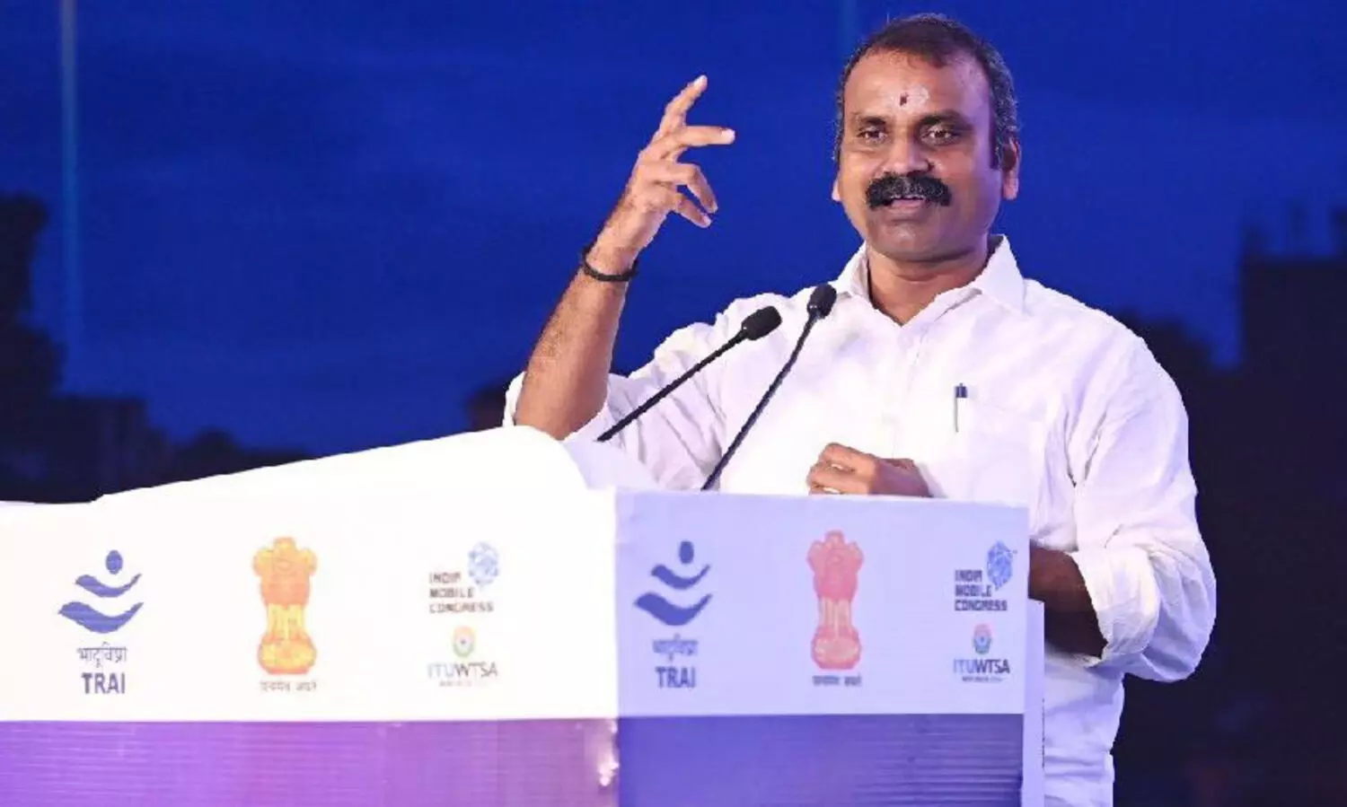 എല്ലാ മൊബൈൽ ഉപയോക്താക്കളും ബ്രോഡ്കാസ്റ്റർമാർ; വിവരങ്ങളുടെ സത്യാവസ്ഥ ഉറപ്പാ​​ക്കേണ്ട ഉത്തരവാദിത്തമുണ്ട് -കേന്ദ്രമന്ത്രി മുരുകൻ