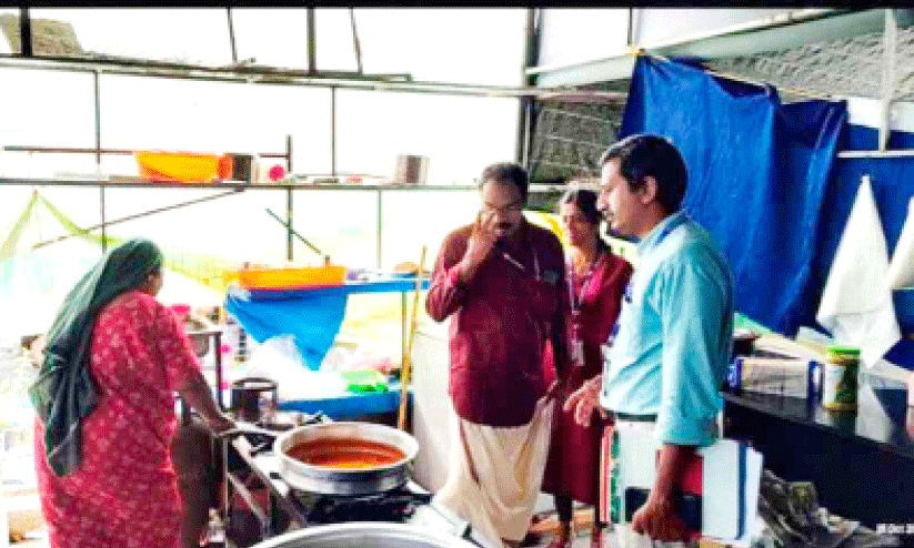 ചെന്ത്രാപ്പിന്നിയിൽ ആരോഗ്യവിഭാഗത്തിന്റെ മിന്നൽ പരിശോധന ചെന്ത്രാപ്പിന്നിയിൽ ആരോഗ്യവിഭാഗത്തിന്റെ മിന്നൽ പരിശോധന