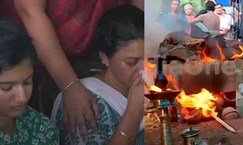 നവീൻ ഇനി കണ്ണീരോർമ; വിട നൽകി നാട്; ചിതക്ക് തീകൊളുത്തി പെൺമക്കൾ നവീൻ ഇനി കണ്ണീരോർമ; വിട നൽകി നാട്; ചിതക്ക് തീകൊളുത്തി പെൺമക്കൾ