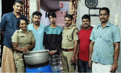 ചാരായവും കോടയുമായി യുവാവ് പിടിയിൽ