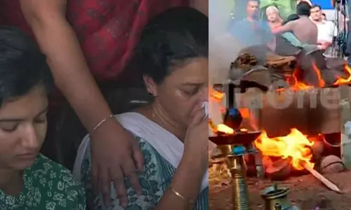 നവീൻ ഇനി കണ്ണീരോർമ; വിട നൽകി നാട്; ചിതക്ക് തീകൊളുത്തി പെൺമക്കൾ