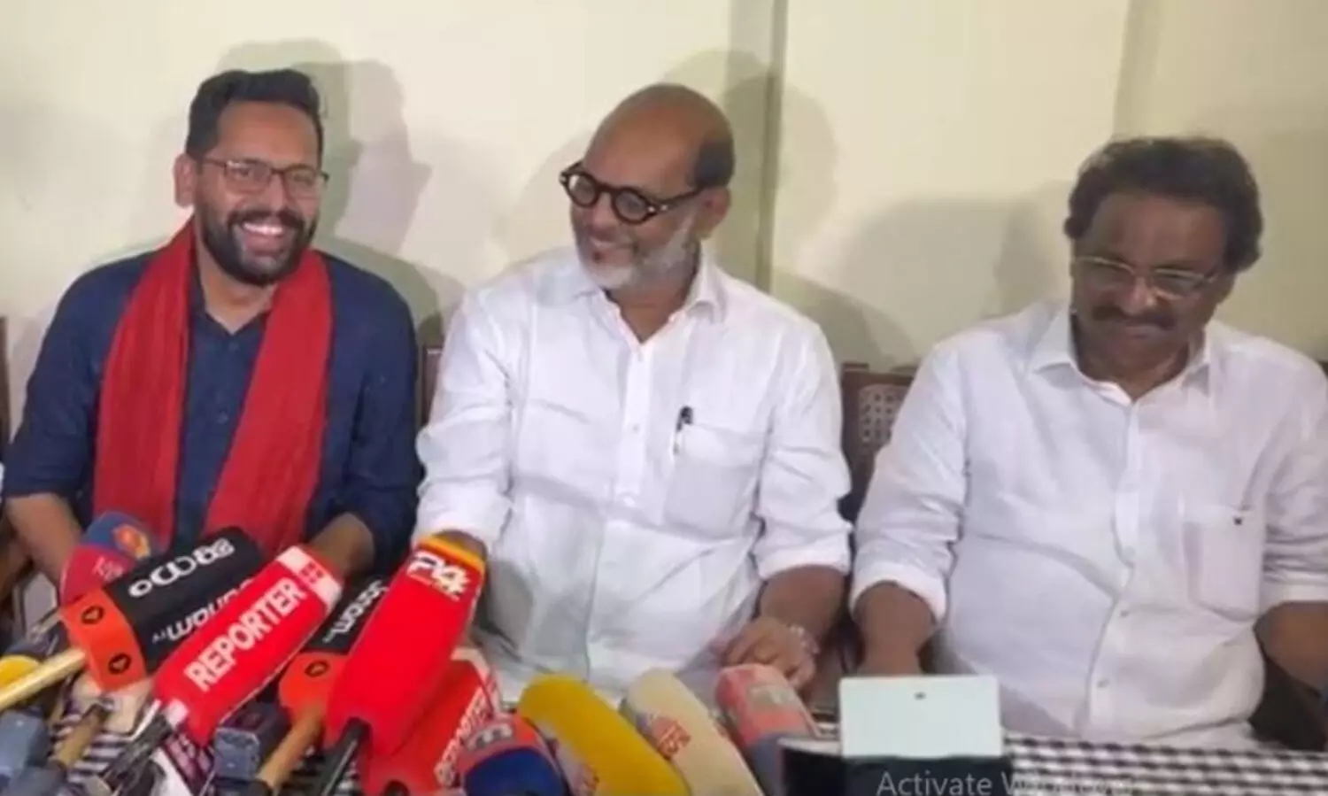 ‘സഖാവ് സരിന് അഭിവാദ്യങ്ങൾ’; സി.പി.എം ഓഫിസിൽ ലഭിച്ചത് ചുവപ്പൻ സ്വീകരണം