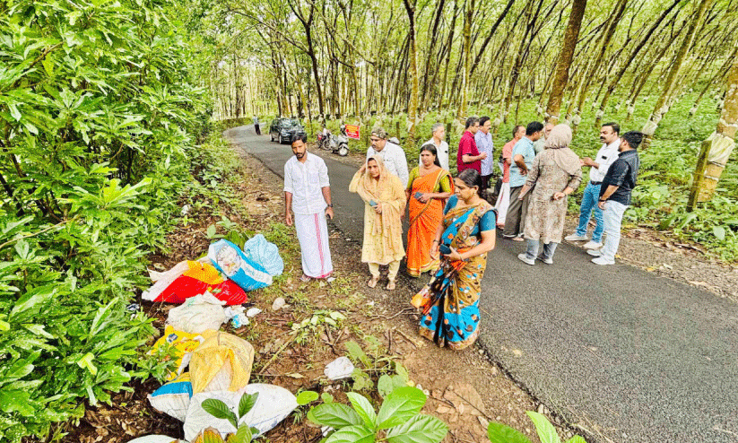 റോഡരികിൽ മാലിന്യം തള്ളി; പിഴ ഈടാക്കി പഞ്ചായത്ത്