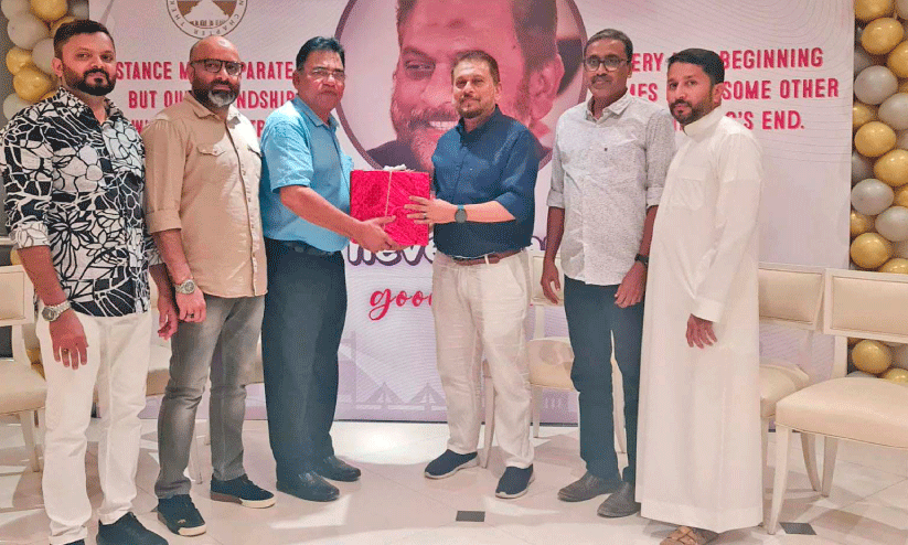 വി.എസ്. നൗഷാദ് അലിക്ക് യാത്രയയപ്പ് നൽകി വി.എസ്. നൗഷാദ് അലിക്ക് യാത്രയയപ്പ് നൽകി