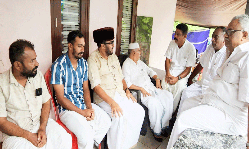 മ​ത്സ്യ​ത്തൊ​ഴി​ലാ​ളി​ക​ളു​ടെ മ​ര​ണം; ചെ​ട്ടി​പ്പ​ടി തീ​ര​ത്ത് സ​ങ്ക​ട ക​ട​ലി​ര​മ്പം