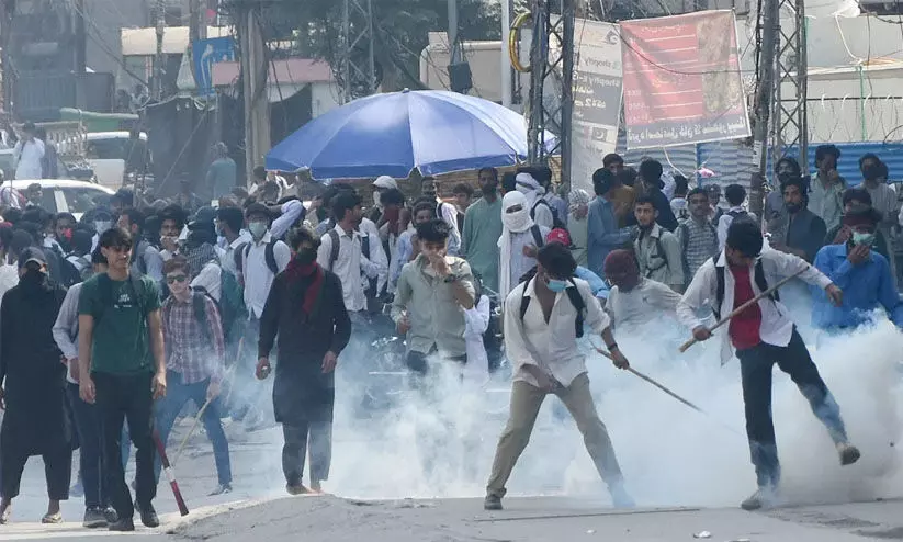 പാകിസ്താനിൽ വിദ്യാർഥിനി ബലാത്സംഗത്തിനിരയായി; വിവിധ നഗരങ്ങളിൽ അക്രമം, ഒരാൾ കൊല്ലപ്പെട്ടു