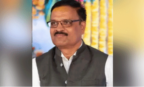 ത​ഹ​സി​ൽ​ദാ​ർ ലോ​ഡ്ജി​ൽ മ​രി​ച്ച നി​ല​യി​ൽ