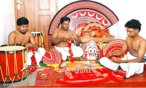 തു​ലാം പി​റ​ന്നു; അ​ത്യു​ത്ത​ര കേ​ര​ള​ത്തി​ൽ ഇ​നി ക​ളി​യാ​ട്ട​ക്കാ​ലം