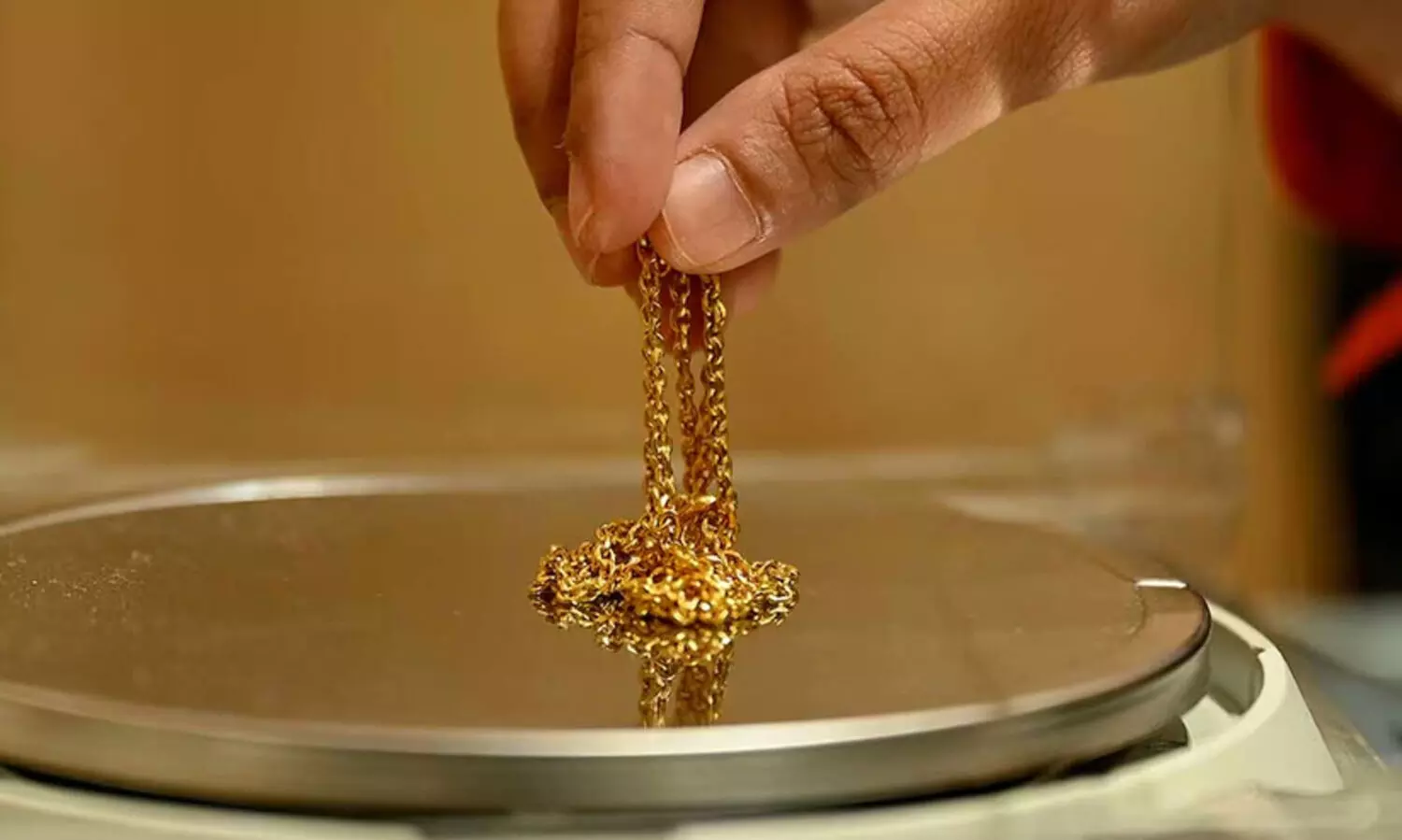 ഭാര്യയുടെ സമ്മതമില്ലാതെ വിവാഹ സ്വർണം പണയം വെച്ചു; ഭർത്താവിന്‍റെ തടവും പിഴയും ശരിവെച്ച് ഹൈകോടതി