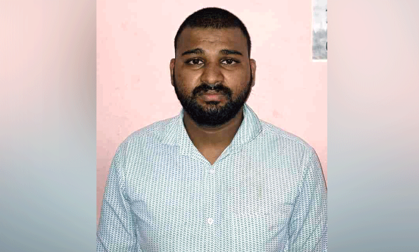 യുവതികളെ വശീകരിച്ച് പീഡിപ്പിച്ച ശേഷം സ്വർണവും പണവും കവരുന്ന യുവാവ് അറസ്റ്റിൽ യുവതികളെ വശീകരിച്ച് പീഡിപ്പിച്ച ശേഷം സ്വർണവും പണവും കവരുന്ന യുവാവ് അറസ്റ്റിൽ