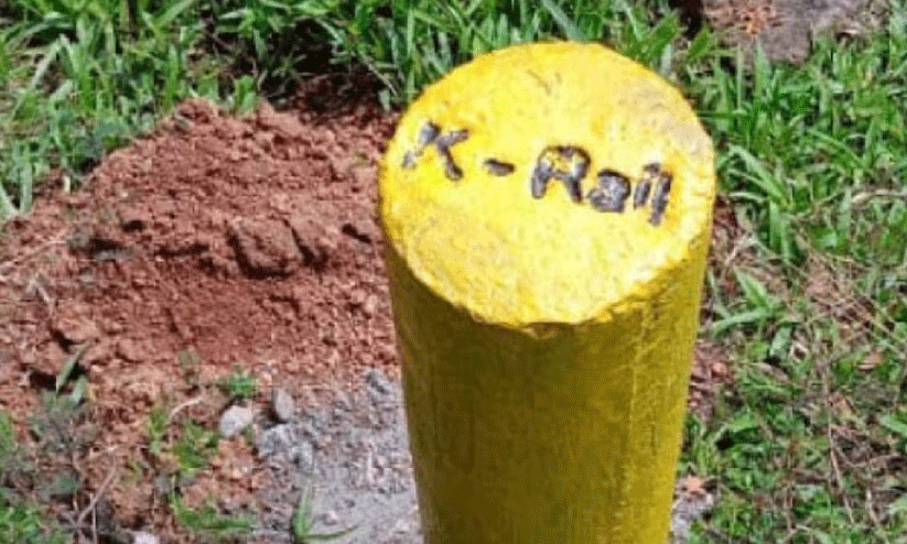 കെ-റെയിൽ കുറ്റികൾ പിഴുതെറിഞ്ഞ കേസ്: പ്രതികളെ വെറുതെ വിട്ടു കെ-റെയിൽ കുറ്റികൾ പിഴുതെറിഞ്ഞ കേസ്: പ്രതികളെ വെറുതെ വിട്ടു