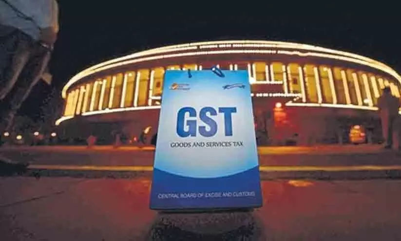 20 ലിറ്ററിന്റെ കുടിവെള്ളക്കുപ്പികൾക്കും സൈക്കിളിനും ജി.എസ്.ടി നിരക്ക് കുറക്കും; ആഡംബര വാച്ചിനും ഷൂവിനും കുത്തനെ കൂട്ടും 20 ലിറ്ററിന്റെ കുടിവെള്ളക്കുപ്പികൾക്കും സൈക്കിളിനും ജി.എസ്.ടി നിരക്ക് കുറക്കും; ആഡംബര വാച്ചിനും ഷൂവിനും കുത്തനെ കൂട്ടും