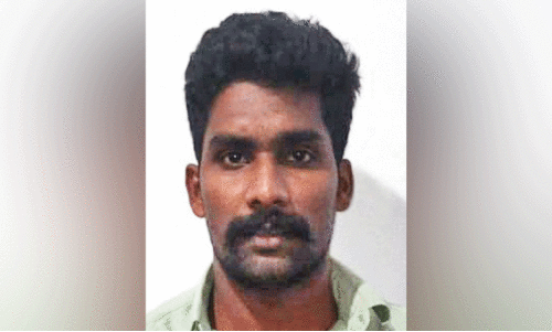 കാ​പ്പ ചു​മ​ത്തി ജ​യി​ലി​ല​ട​ച്ചു