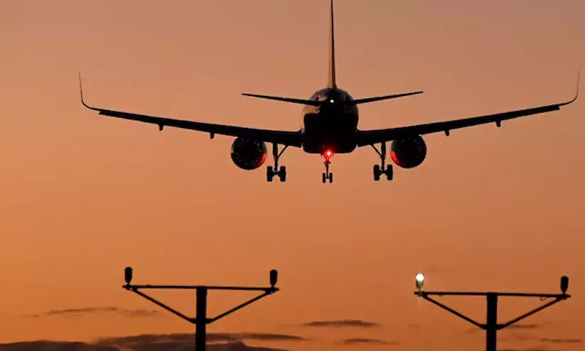 വീണ്ടും ബോംബ് ഭീഷണി; നെടുമ്പാശേരിയിലിറക്കേണ്ട വിമാനം മുംബൈയിൽ ഇറക്കി