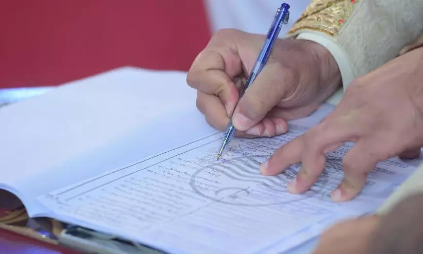 ഓൺലൈനിലൂടെ പാക് യുവതിയെ വിവാഹം ചെയ്ത് ബി.ജെ.പി കൗൺസിലറുടെ മകൻ ഓൺലൈനിലൂടെ പാക് യുവതിയെ വിവാഹം ചെയ്ത് ബി.ജെ.പി കൗൺസിലറുടെ മകൻ